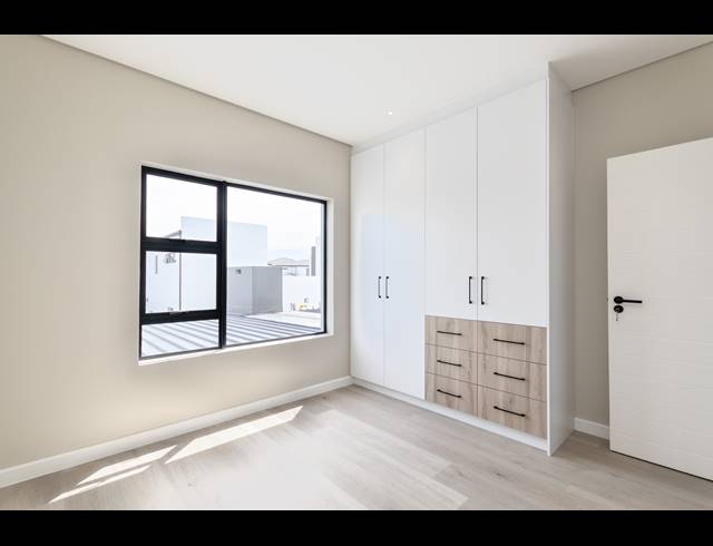 4 BEDROOM FREEHOLD FOR SALE IN SANDOWN